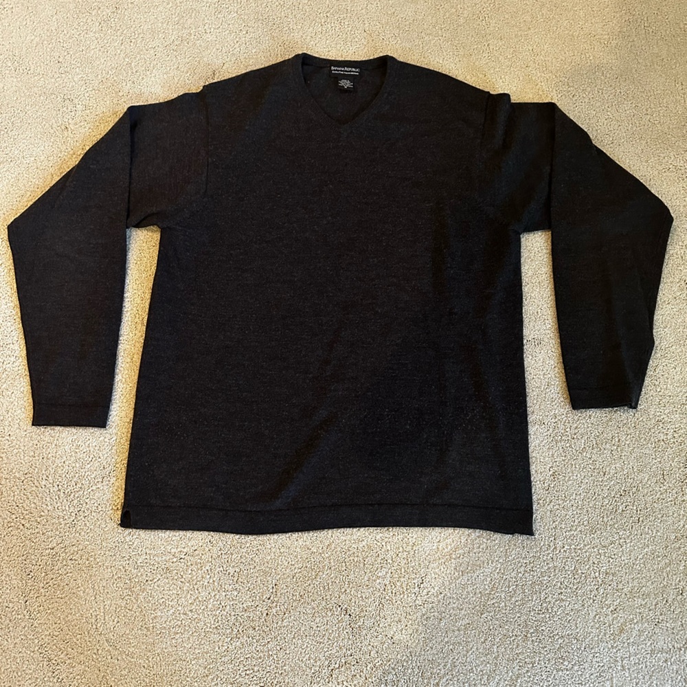 Banana Republic dark grey V neck sweater, 100% fine merino wool, size M